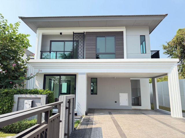 ขายดาวน์ หรือให้เช่า บ้านเดี่ยวแกรนด์บริทาเนีย ราชพฤกษ์ - พระราม 5 ที่ดิน 76.80 ตารางวา พื้นที่ 185 ตรม. 3 ห้องนอน 3 ห้อ