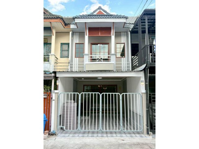 หมู่บ้านดิเอมเมอรัลด์พาร์ค2 ทำเลชัยพฤกษ์ ราชพฤกษ์ ทาวน์เฮ้าส์ 2 ชั้น