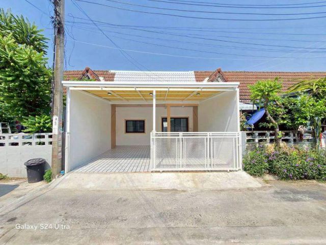 หมู่บ้านบัวทองเคหะ ไทรน้อย นนทบุรี ทาวน์เฮาส์ชั้นเดียว  ต้นสายรถเมล์134,516  มีตลาดสด24ชั่วโมง ตกแต่งใหม่พร้อมอยู่