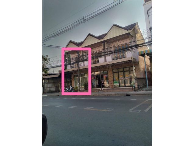อาคารพาณิชย์หน้าโรงเรียน