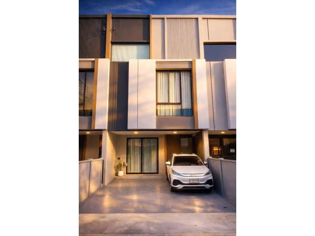 คุ้มสุดในย่านนี้!! ให้เช่าทาวน์โฮม 2 ชั้นครึ่ง แต่งสวย เฟอร์ครบ ม.Pleno สุขุมวิท-บางนา4 ใกล้เมกาบางนา 800 ม.