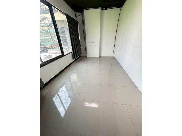 office for rent ขนาด 100-200 ตร.ม ราคา 250 บ./ตร.ม เดินทางสะดวก ใกล้ทางด่วน