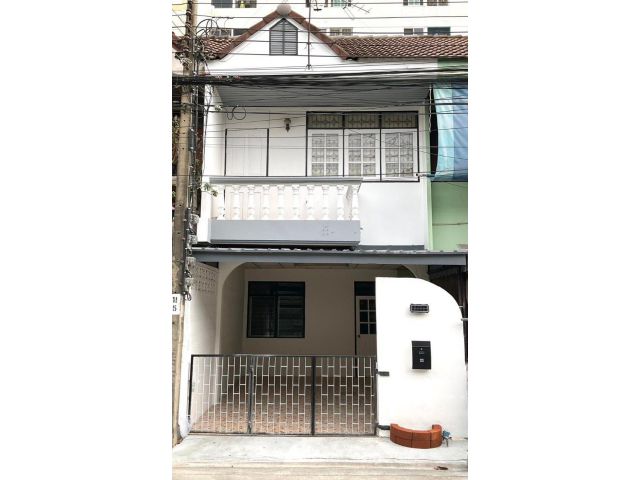 ขาย ทาวน์เฮ้าส์ 2 ชั้น หมู่บ้านพจนานันท์ ซอยนนทบุรี 20