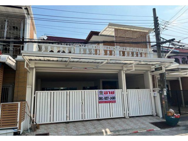ขายทาวน์เฮ้าส์ หมู่บ้านเสนาวิลล่า 84 ซอยแฮปปี้แลนด์ เขตบางกะปิ กรุงเทพมหานคร