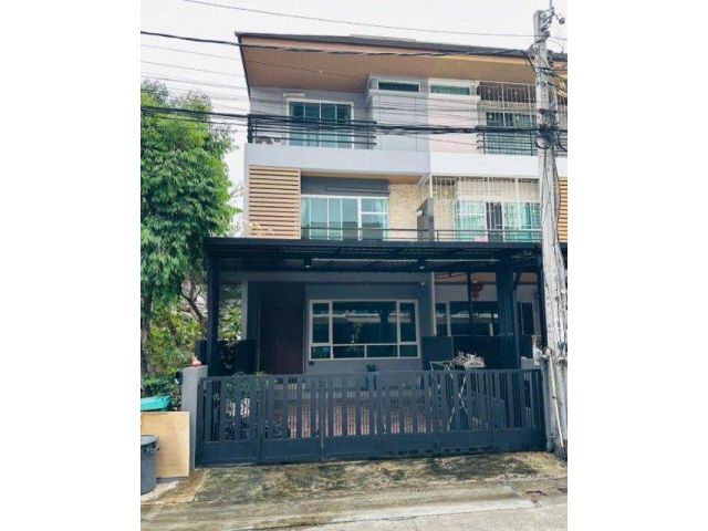 ให้เช่าทาวน์โฮม 3 ชั้น หลังมุม หมู่บ้านโพธิ์แก้วเพลส ถนนโพธิ์แก้ว–ลาดพร้าว 101 ทำเลดี เข้าออกได้หลายเส้นทาง ลาดพร้าว 101