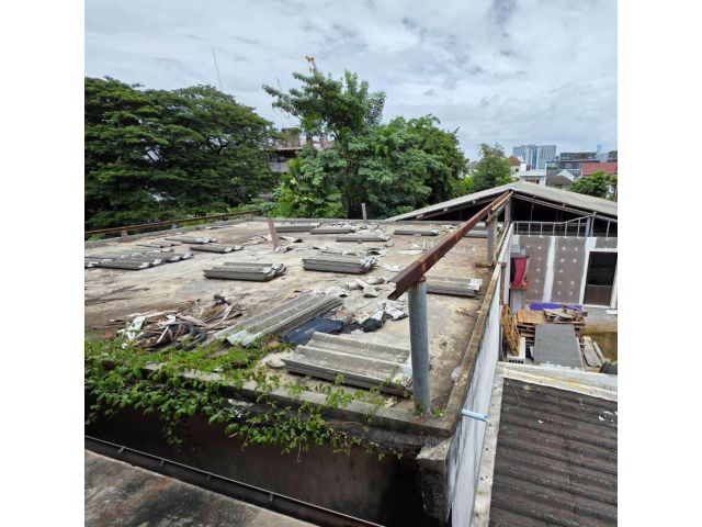 ขายที่ดินพร้อมอาคารสำนักงาน 4ชั้น 220ตร.ว ซอยสุขุมวิท64 ติดถนนคอนกรีตกว้าง ไฟฟ้า 3เฟส ใก้ลBTSปุณณวิถี