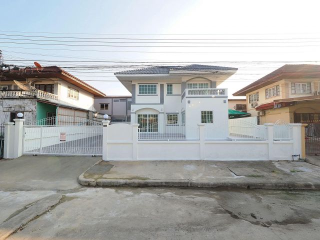 (ขายแล้วค่ะ) บ้านเดี่ยว 2 ชั้น ขนาด 64.2 ตร.ว. 4 ห้องนอน 2 ห้องน้ำ ม.ฉัตรณรงค์ วิลล่า โครงการ 4 บ้านสวยหลังใหญ่ ทำเลดี