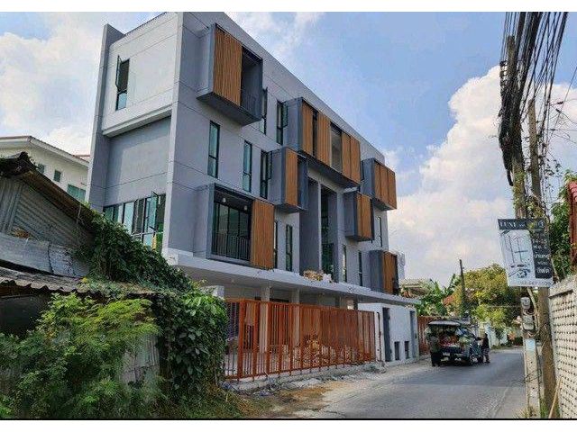 ให้เช่าโฮมออฟฟิศ 3.5 ชั้น ทำเลรัชดา ลาดพร้าว ซอยรัชดาภิเษก 32 ใกล้ MRT ลาดพร้าว เดินทางสะดวก เหมาะทำธุรกิจทุกประเภท