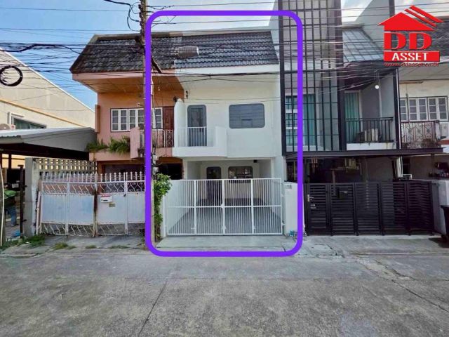 ขาย / ให้เช่า ทาวน์เฮาส์ 2 ชั้น โชคชัย 4 ซอย 55 รีโนเวทใหม่ เฟอร์นิเจอร์ครบ พร้อมอยู่