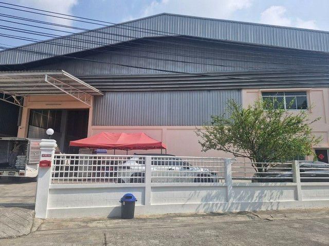 ให้เช่าโรงงาน 345 ตรว. ( 1,380 ตร.ม.) พื้นที่โรงงาน 692 ตารางเมตร ไฟฟ้า 3 เฟส ติดถนนแพรกษา เมืองสมุทรปราการ (RK976)