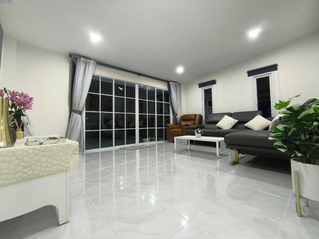 ให้เช่าถูกมาก!! บ้านเดี่ยวชั้นเดียว รีโนเวทใหม่ เฟอร์ครบพร้อมอยู่ ทำเลทอง ใกล้แม็คโคร  ใกล้หาดราไวย์ 8 นาที