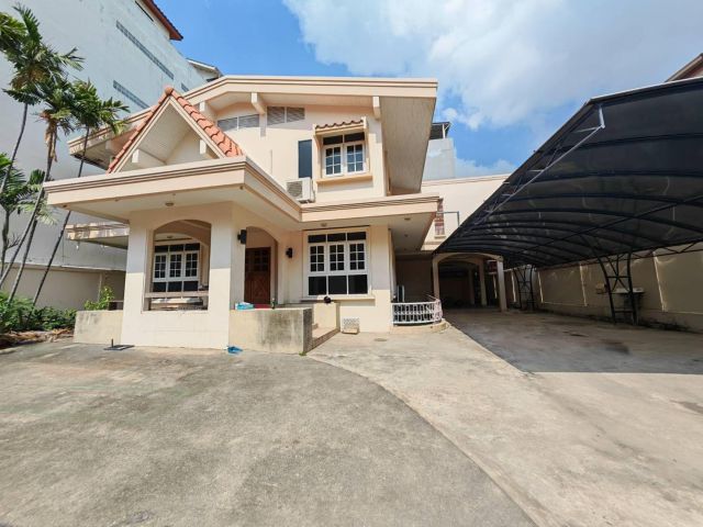 บ้านเดี่ยวหลังใหญ่126ตรว.กลางย่านรัชดา-ห้วยขวาง