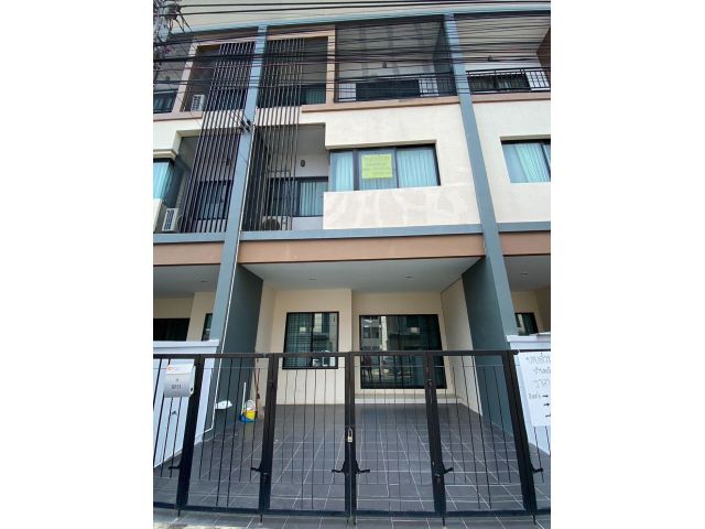 ขายทาวน์โฮม 3 ชั้น หมู่บ้านซิตี้พลัส หนองจอก กรุงเทพฯ