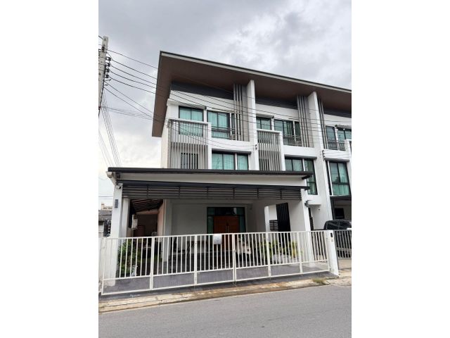 ขายทาวโฮม 3 ชั้น ลาดพร้าว 80 แยก 26 แขวงวังทองหลาง เขตวังทองหลาง กรุงเทพมหานคร