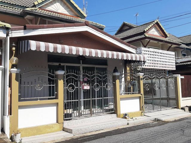 ขายบ้านแฝด 2 ชั้น ขนาด 38.3 ตร.วา หมู่บ้านพฤกษา 17 ลำลูกกาคลอง 3 ถนนลำลูกกา ต.ลาดสวาย อ.ลำลูกกา จ.ปทุมธานี