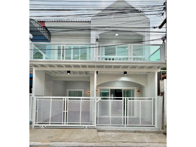 หมู่บ้านกิตติยารักษ์ (ตรงข้ามกองสลาก) ทาวน์เฮาส์ 2 ชั้น ตกแต่งใหม่พร้อมอยู่ มีระเบียงด้านหน้า ทำเลดี น้ำไม่เคยท่วม
