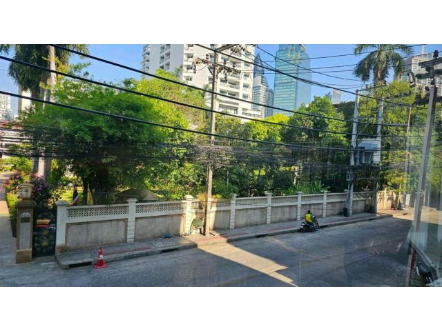 R69-44ขายที่ดินสุขุมวิท33 หลังห้างเอ็มควอเทียร์เนื้อที่ 2ไร่ 2งาน 23 ตารางวา ที่ดินหน้ากว้าง 50เมตร ติดถนนสุขุมวิท33 หลังเอ็มควอเทียร์. ที่ดินประเภท ย.1