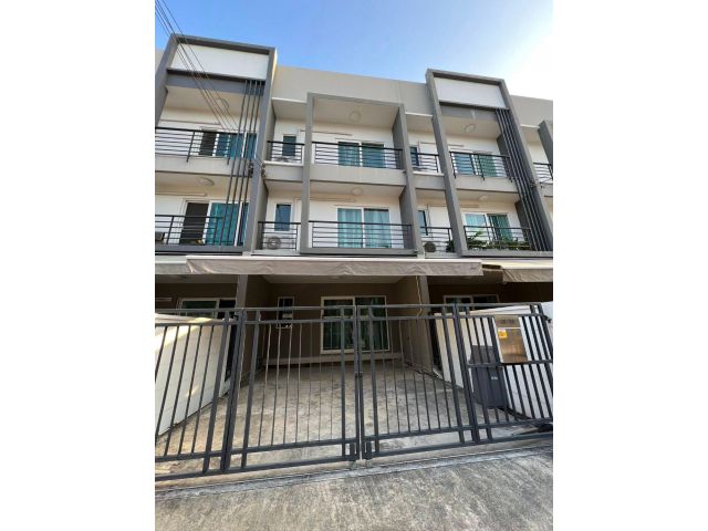 S04-0100 Townhome for Rent: Baan Klang Muang Suan Luang
