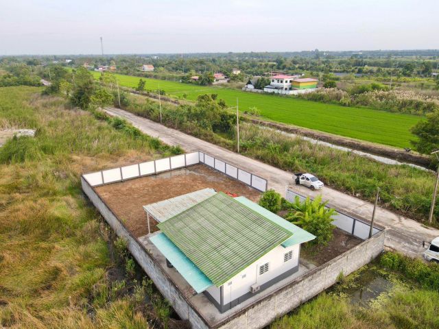 บ้านสวนทำเลดีโครงการสวนแก้ว 3 ห้องนอน 2 ห้องน้ำ 1 ห้องครัว 1 ที่จอดรถ แถมแอร์ 2 เครื่อง พื้นที่ใช้ส่อย 135 ตารางเมตร