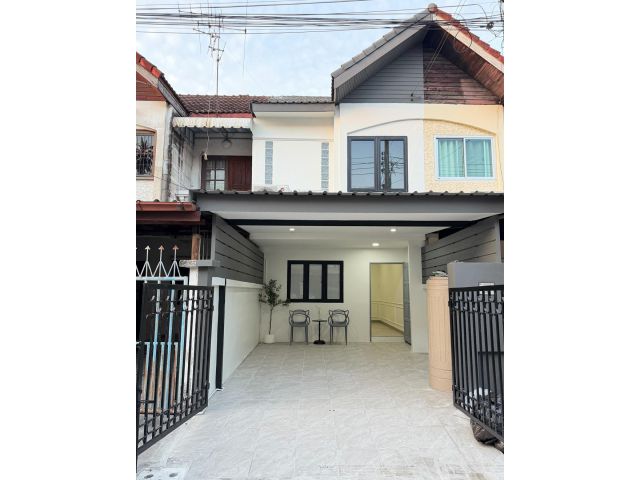 257AGLE ทาวน์โฮม2ชั้น รีโนเวทใหม่พร้อมเข้าอยู่ ทำเลดีมาก เซ็นทรัลอีสวิลล์ 10นาที