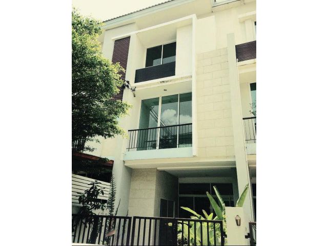 S04-0113 Townhome for Rent: Thanapat Haus Sathorn-Narathiwas (Rama 3)