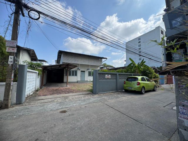 ให้เช่าบ้านเดี่ยว 2 ชั้น ติดห้างเซ็นทรัลบางนา (N.917)
