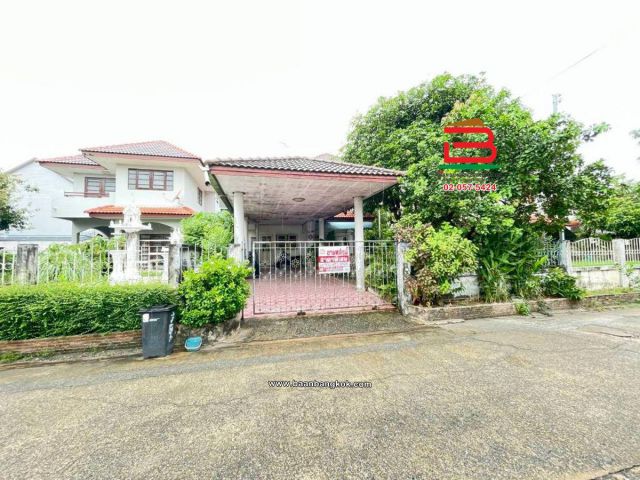 บ้านเดี่ยว เนื้อที่ 60 ตร.ว. หมู่บ้านพรรณนิภา 1 คลองหลวง-คลอง 4 (ใกล้ตลาดสี่เมืองใหม่) ถนนรังสิต-นครนายก ตำบลคลองสี่ อำเภอคลองหลวง ปทุมธานี