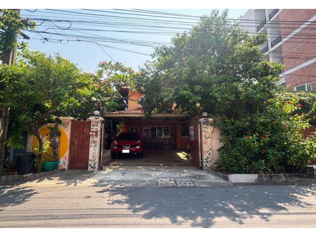ขายบ้านเดี่ยว ซอยลาดพร้าว 124 ถนนลาดพร้าว เนื้อที่ 102 ตร.ว. 2 ชั้น 3 นอน 4 น้ำ