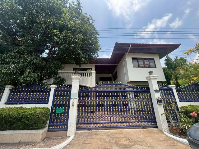 ขายบ้านเดี่ยว หมู่บ้านผกามาศ ซอยปรีดีพนมยงค์ 14 ใจกลางสุขุมวิท เดินทางสะดวก (N.2053)