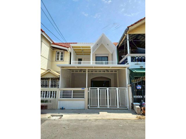 หมู่บ้านบัวทอง2  ติดรถไฟฟ้าสายสีม่วง สถานีคลองบางไผ่  ทาวน์เฮาส์ 2 ชั้น