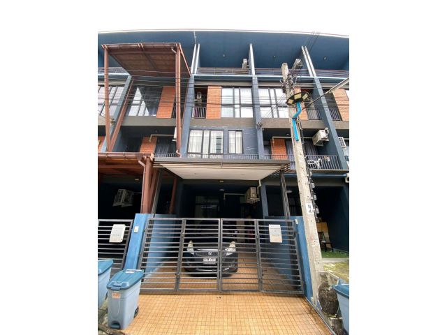 ขายทาวน์โฮม 4 ชั้น Haus 35 แจ้งวัฒนะ สภาพดี ต่อเติมครัว พร้อมระบบโซล่าเซลล์