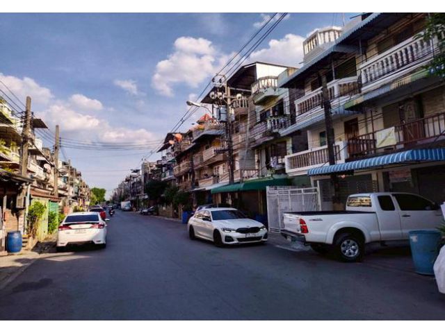 ขายอาคารพาณิชย์ ถนนร่มเกล้า ซอย 21 แขวงคลองสามประเวศ เขตลาดกระบัง กรุงเทพมหานคร