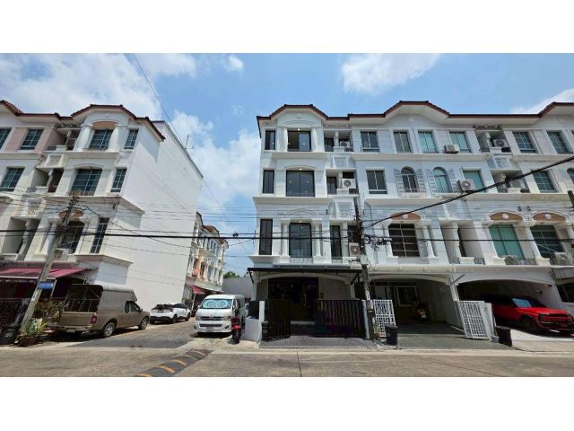 ขายด่วน โฮมออฟฟิศ 4 ชั้น (หลังมุม) Renovate ใหม่ สวยงาม หมู่บ้านกลางเมือง พระราม9-ลาดพร้าว