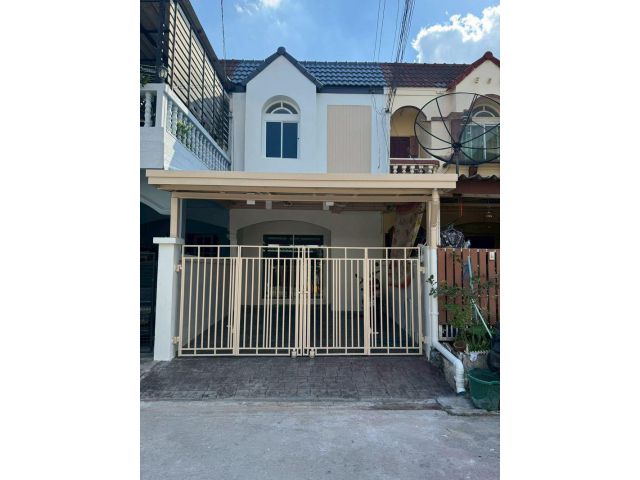 ทาวน์เฮ้าส์รีโนเวทใหม่ ม.เลิศอุบล นาคนิวาส 48 (ลาดพร้าว) ขนาด 16 ตารางวา 2 ห้องนอน ถนนนาคนิวาส แขวงลาดพร้าว เขตลาดพร้าว