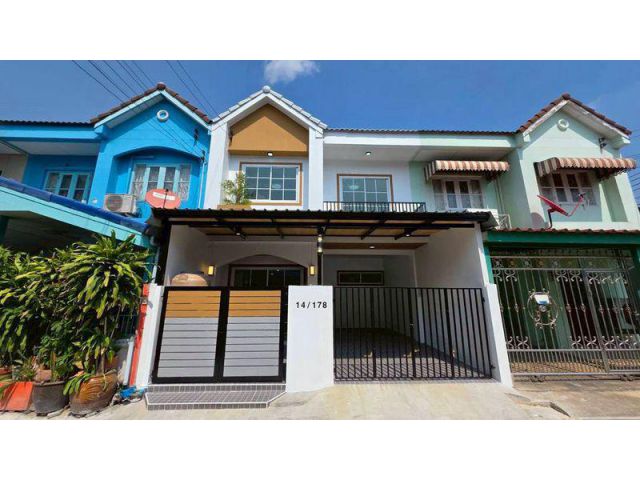 หมู่บ้านบัวทองธานีพาร์ควิลล์1 ซอยกรมที่ดินบางบัวทอง ทาวน์เฮาส์ 2 ชั้น ตกแต่งใหม่พร้อมอยู่ ทำเลดี