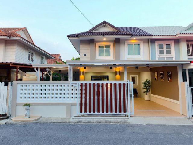 หมู่บ้านพฤกษา21 บางใหญ่ คลองถนน บ้านแฝด 2 ชั้น ตกแต่งใหม่ เหมาะแก่การพักผ่อน มีพื้นที่ด้านข้าง ตกแต่งไม่ซ้ำใคร
