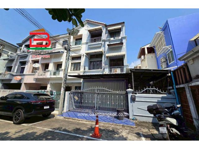 ทาวน์โฮม บ้านกลางเมือง 1 รัชดา-เหม่งจ๋าย (ใกล้โรงเรียนนานาชาติสิงคโปร์) เนื้อที่ 35.1 ตรว. แขวงวังทองหลาง เขตวังทองหลาง