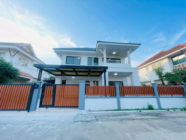 หมู่บ้านอิมพีเรียลลากูนา โครงการ2 บางบัวทอง บ้านเดี่ยว 2 ชั้น ตกแต่งใหม่พร้อมอยู่มีพื้นที่รอบบ้าน ต่อเติมเต็ม