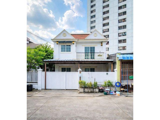 MRTเดอะมอลล์ บางกะปิ 400 ม. บ้านเดี่ยว 4 นอน 2 น้ำ 50 ตร.ว. 200 ตร.ม. MRT บางกะปิ 800 ม. บิ๊กซี ลาดพร้าว 900 ม. โลตัส บา