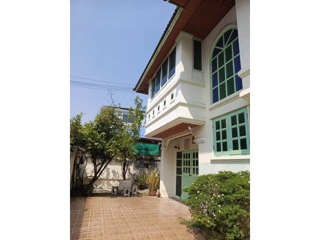 ให้เช่าบ้านเดี่ยว 2ชั้น โชคชัย4  ลาดพร้าววังหิน หลังมุม จอดรถได้2-3คัน