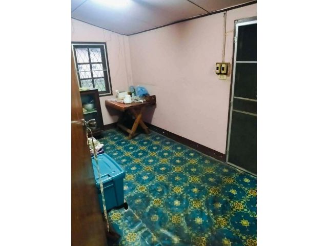 ขายบ้านพร้อมที่ดินหมู่บ้านสมใจนึกตำบลชมพูอำเภอเมืองจังหวัดลำปางเนื้อที่2งาน65ตาางวาบ้านปูนชั้นเดียวมี2ห้องนอน2ห้องน้ำมีห