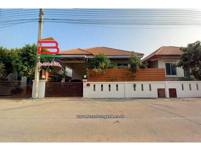 บ้านเดี่ยว ฐานมั่นคง 15 (ใกล้กรมอนามัยคลอง 2) เนื้อที่ 36 ตรว. ตำบลคลองสอง อำเภอคลองหลวง จังหวัดปทุมธานี