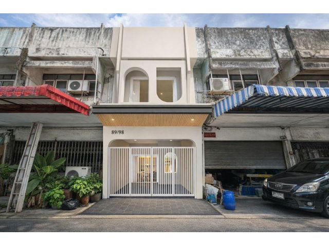 ขายทาวน์เฮ้าส์ 2 ชั้น หมู่บ้านอมรพันธุ์ (รีโนเวทใหม่) ลาดพร้าววังหิน 74 ขนาด 18 ตารางวา 3 ห้องนอน แขวงลาดพร้าว