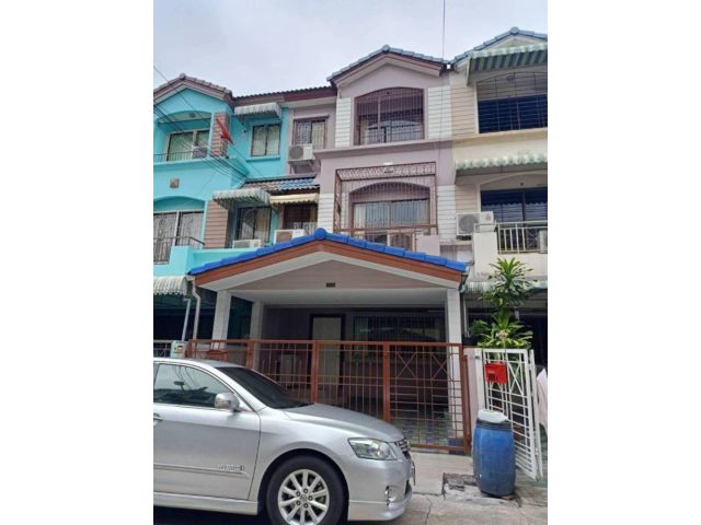 ทาวน์โฮม 3 ชั้น บ้านกลางเมือง พระรามเก้า 43 ใกล้ห้าง The Nine ขนาด 20 ตารางวา 3 ห้องนอน แขวงสวนหลวง เขตสวนหลวง กรุงเทพ