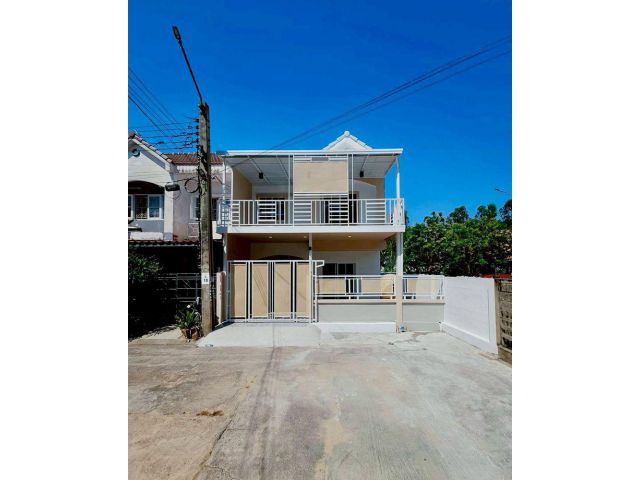 หมู่บ้านบัวทองธานีพาร์ค (ตรงข้ามสมบัติบุรี) นนทบุรี ทาวน์เฮาส์ 2 ชั้น