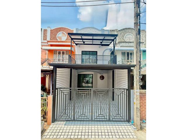 หมู่บ้านสิรารมย์ บ้านกล้วย-ไทรน้อย บางบัวทอง ทาวน์เฮาส์ 2 ชั้น