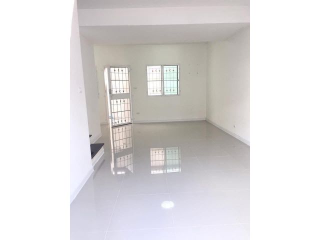 ทาวน์เฮ้าส์ 2 ชั้น  บ้านพฤกษา 83 บรมราชชนนี-สาย 5 ต.บางเตย อ.สามพราน จ.นครปฐม (อยู่หลังเซ็นทรัล ศาลายา)