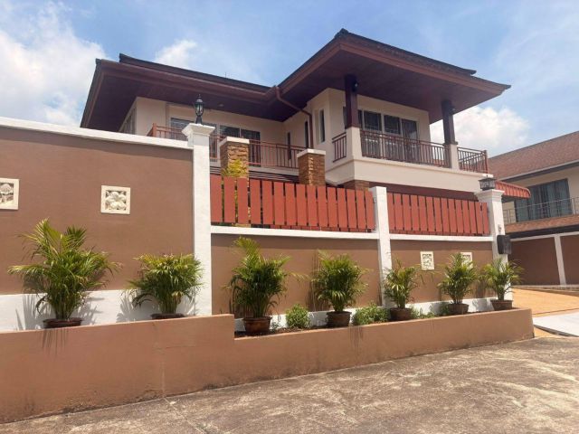Thai-Style Pool Villa