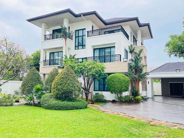 ให้เช่าบ้านเดี่ยว 3 ชั้น 210 ตร.ว. พื้นที่ใช้สอย 450 ตร.ม. ซอยรัชดา 32 พร้อมสวนขนาดใหญ่ ใกล้ Central Ladprao