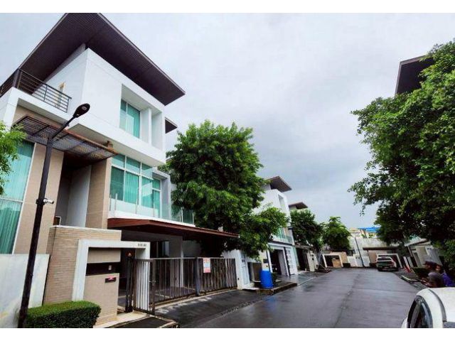 ขายบ้านเดี่ยว หมู่บ้านเนอวานา บียอนด์ พระราม 9 เนื้อที่ 50.8 ตร.ว. 3 ชั้น 4 นอน 5 น้ำ